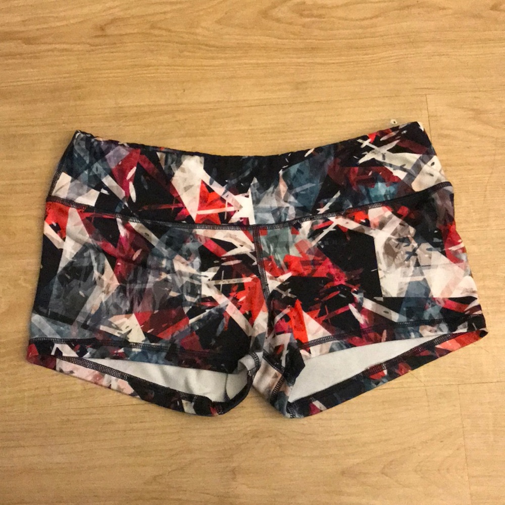Fleo short Red Triangle